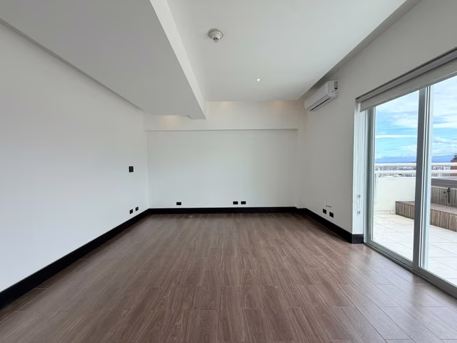 SE ALQUILA IMPONENTE PENT HOUSE EN SABANA FRENTE AL PARQUE LA SABANA - Imagen 10
