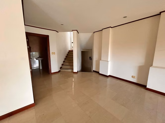 Venta de Casa en Ciudad Colón propiedad de oportunidad - Imagen 4