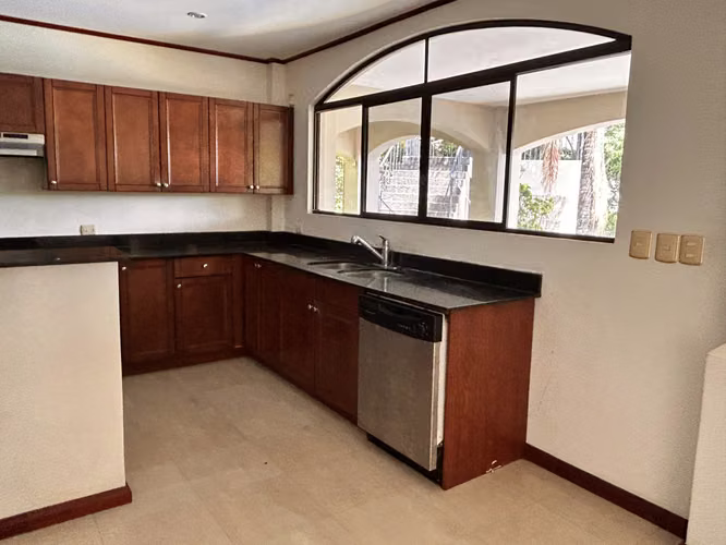 Venta de Casa en Ciudad Colón propiedad de oportunidad - Imagen 16