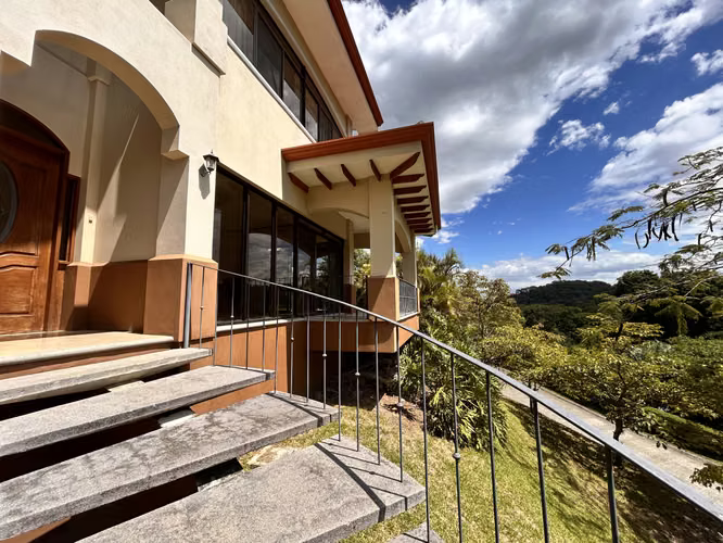 Venta de Casa en Ciudad Colón propiedad de oportunidad - Imagen 13