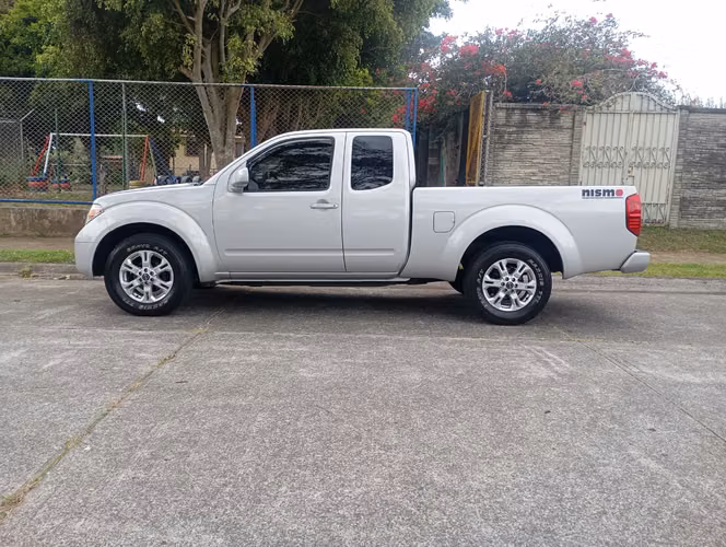 NISSAN FRONTIER SV XTRACAB 2012