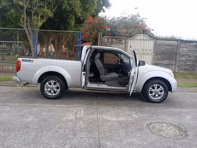 NISSAN FRONTIER SV XTRACAB 2012