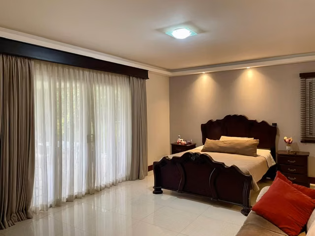 SE VENDE  CASA  EN  CONDOMINIO VISTAS DE SANTA BARBARA 1318 M2 TERRENO