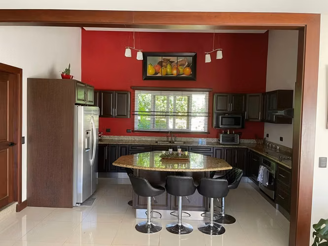 SE VENDE  CASA  EN  CONDOMINIO VISTAS DE SANTA BARBARA 1318 M2 TERRENO
