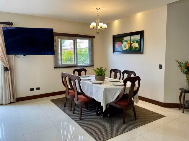 SE VENDE  CASA  EN  CONDOMINIO VISTAS DE SANTA BARBARA 1318 M2 TERRENO