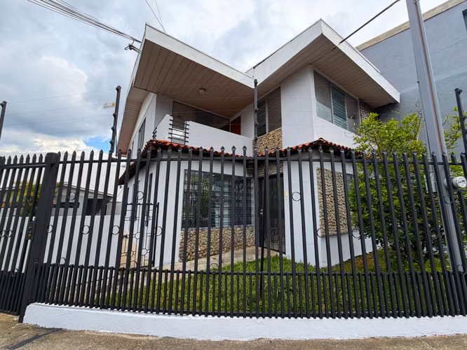 VENTA Casa en Los Yoses Sur | Ubicación Premium, Amplios Espacios y Estilo Urbano - Imagen 19