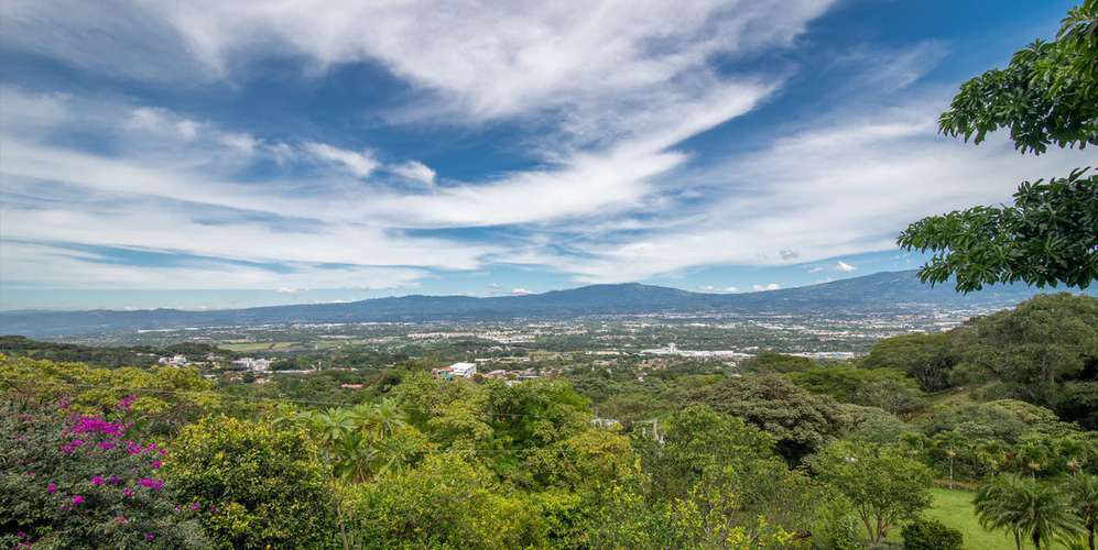 Lote 1 ha en Piedades Santa Ana - terreno con casas y pozo privado - Imagen 5