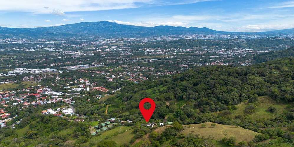 Lote 1 ha en Piedades Santa Ana - terreno con casas y pozo privado - Imagen 6