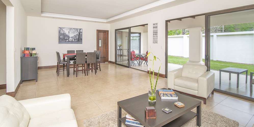 Condo 4BR in Santa Ana Lindora - Family Pool Community - Spacious