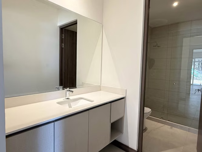 Apartamento Exclusivo de 3 Habitaciones en Alquiler en Guachipelín, Escazú | Amplio Jardín Privado y Vistas ID26106 - Imagen 13