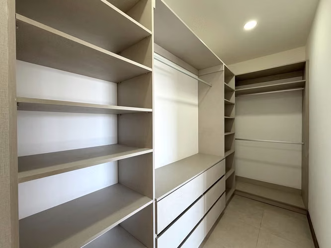 Apartamento Exclusivo de 3 Habitaciones en Alquiler en Guachipelín, Escazú | Amplio Jardín Privado y Vistas ID26106 - Imagen 7
