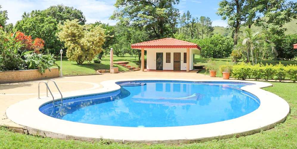 Finca en Turrubares San Pablo - 26 ha con casa y piscina - Mango y