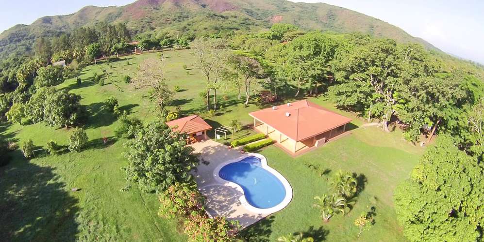 Finca en Turrubares San Pablo - 26 ha con casa y piscina - Mango y