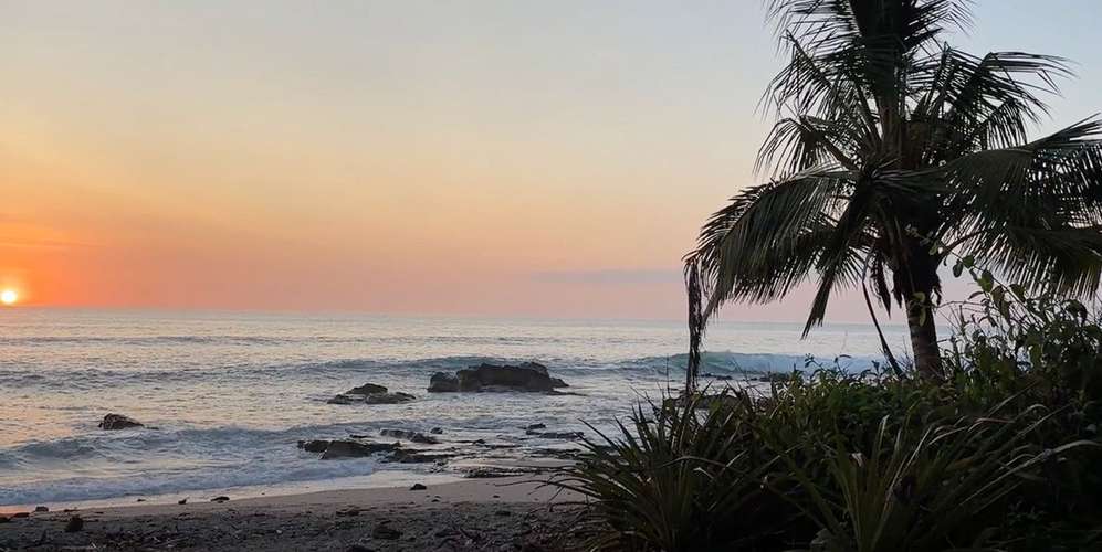 Lote frente al mar en Malpaís Santa Teresa - acceso playa - - Imagen 2