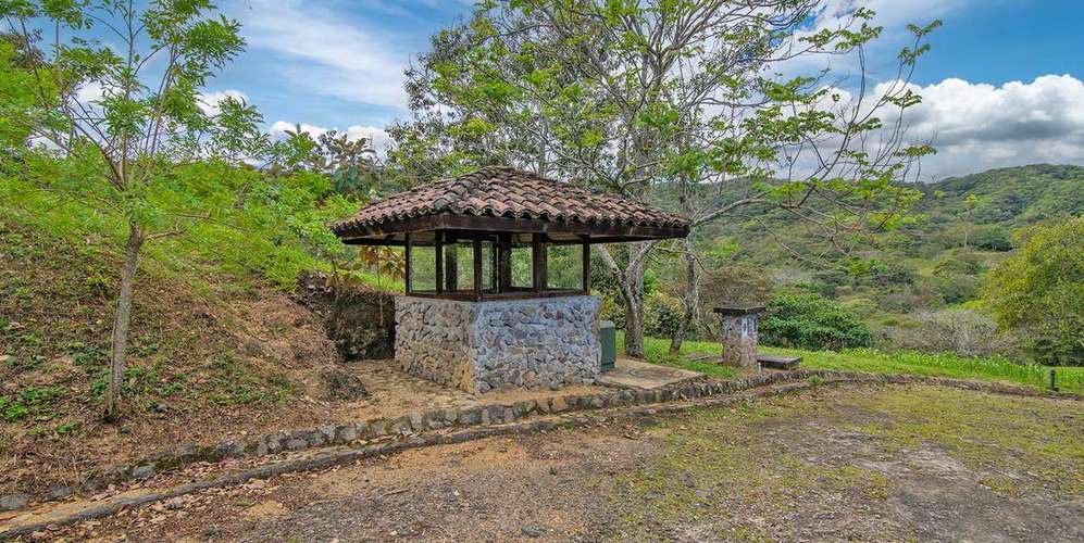 Lote en Ciudad Colón El Rodeo zona ecológica ideal para inversión - Imagen 3