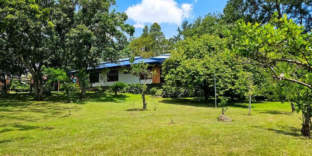 Finca en Alajuela Turrucares con casas y piscina ideal para proyectos