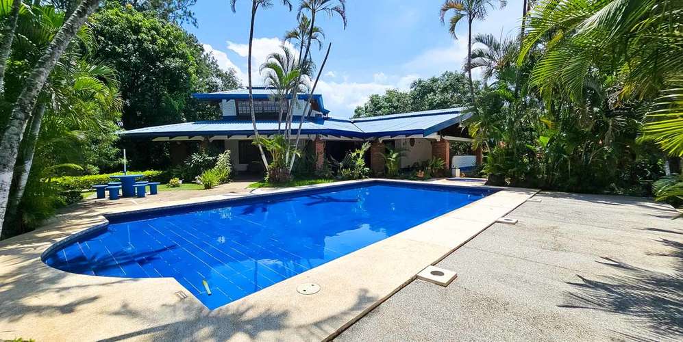 Finca en Alajuela Turrucares con casas y piscina ideal para proyectos - Imagen 1
