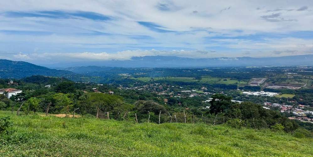 Finca en Piedades Santa Ana 16 ha uso mixto vista montaña inversión
