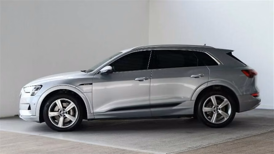 AUDI E-TRON 2022 AUTOMÁTICA ELÉCTRICO PLATEADO