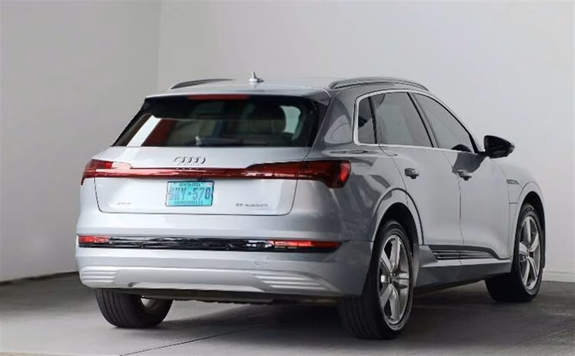 AUDI E-TRON 2022 AUTOMÁTICA ELÉCTRICO PLATEADO