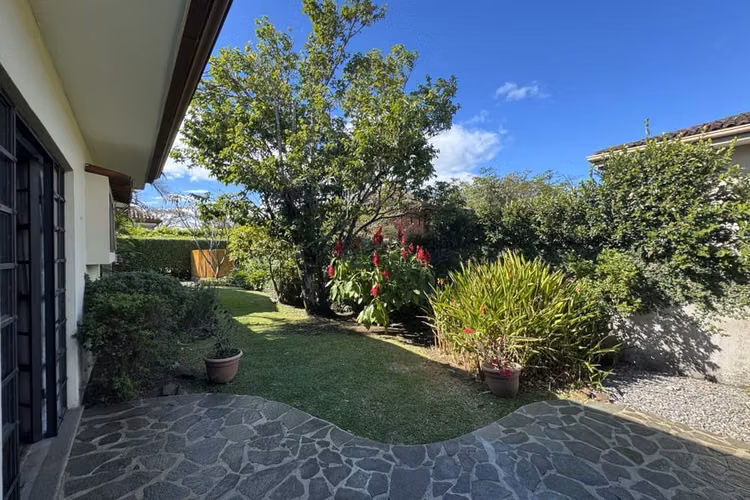 VENDO CASA EN SANTA ANA-PIEDADES. - Imagen 6