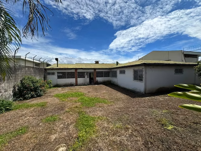 VENDO PROPIEDAD COMERCIAL EN SAN PEDRO-MONTES DE OCA.