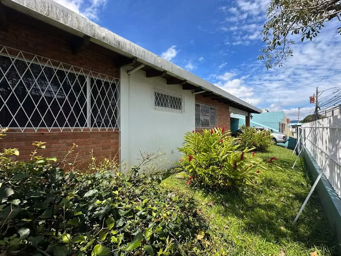 VENDO PROPIEDAD COMERCIAL EN SAN PEDRO-MONTES DE OCA.
