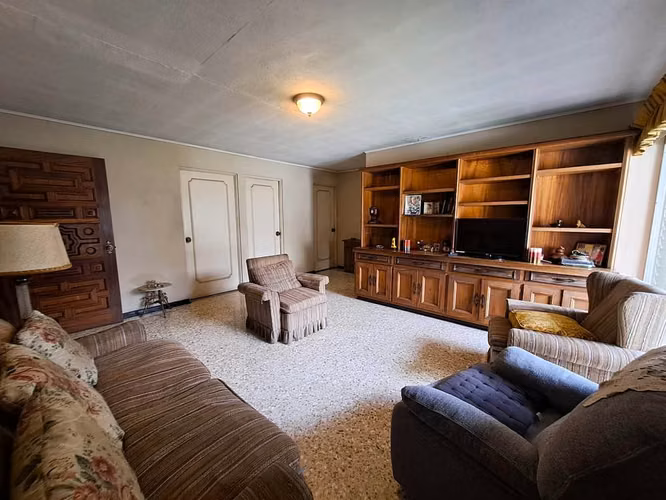 VENDO PROPIEDAD COMERCIAL EN SAN PEDRO-MONTES DE OCA.