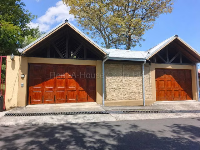 House for sale in Uruca-San José. 26-1971 MJM