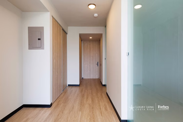 20995 – Moderno apartamento con vistas al oeste para Alquiler o Venta - Imagen 2