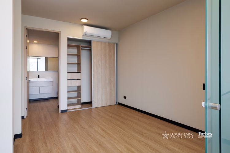 20995 – Moderno apartamento con vistas al oeste para Alquiler o Venta - Imagen 6