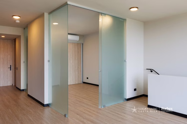 20995 – Moderno apartamento con vistas al oeste para Alquiler o Venta - Imagen 5