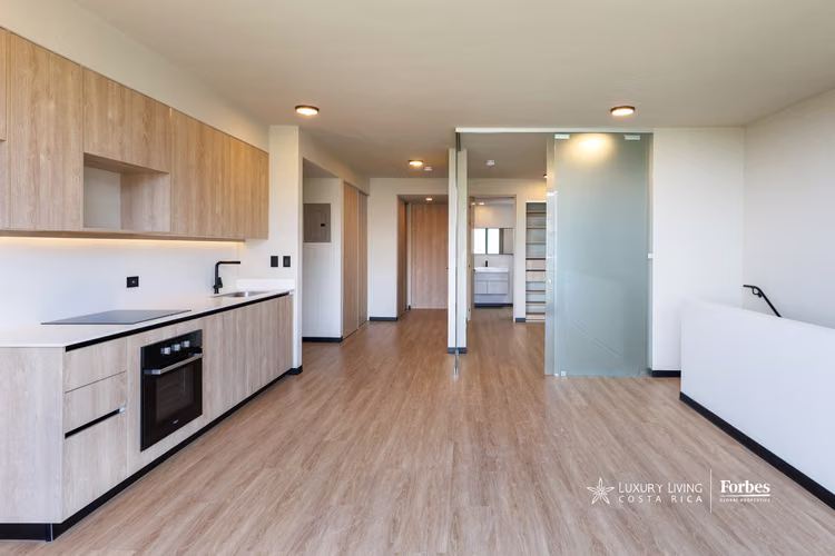 20995 – Moderno apartamento con vistas al oeste para Alquiler o Venta - Imagen 3