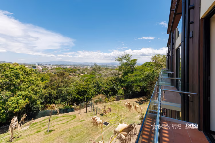 20995 – Moderno apartamento con vistas al oeste para Alquiler o Venta - Imagen 10