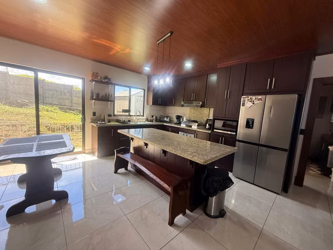 Venta de Casa de Montaña en Fraijanes/ Condominio el Retiro.