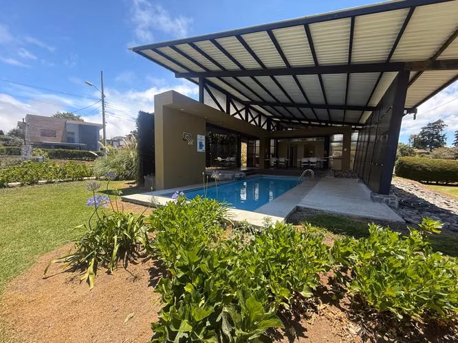 Venta de Casa de Montaña en Fraijanes/ Condominio el Retiro.