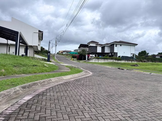 Lote plano en Venta en La Guácima – Ubicación Premium en Condominio - Imagen 15