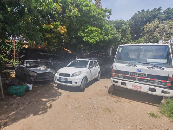 Vendo propiedad comercial calle principal en Santa Ana - Imagen 9