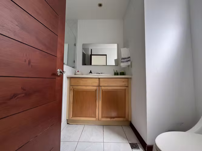 YA. Distinguido apartamento en venta, amplio y fresco en Santa Ana - Imagen 12