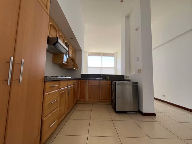 YA. Distinguido apartamento en venta, amplio y fresco en Santa Ana - Imagen 10