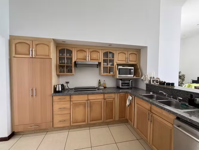 YA. Distinguido apartamento en venta, amplio y fresco en Santa Ana - Imagen 7