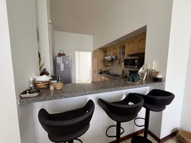 YA. Distinguido apartamento en venta, amplio y fresco en Santa Ana - Imagen 10