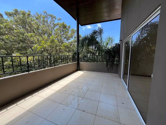 YA. Distinguido apartamento en venta, amplio y fresco en Santa Ana - Imagen 16