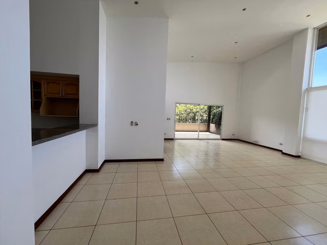 YA. Distinguido apartamento en venta, amplio y fresco en Santa Ana - Imagen 4