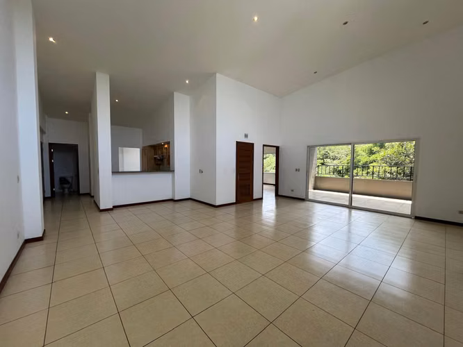 YA. Distinguido apartamento en venta, amplio y fresco en Santa Ana - Imagen 6