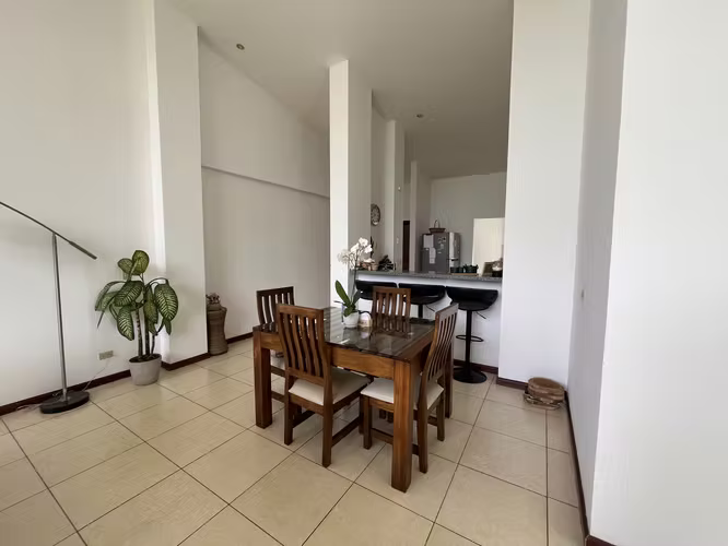 YA. Distinguido apartamento en venta, amplio y fresco en Santa Ana - Imagen 9