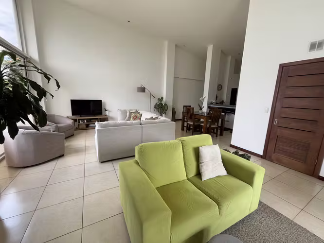 YA. Distinguido apartamento en venta, amplio y fresco en Santa Ana - Imagen 4