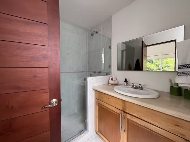YA. Distinguido apartamento en venta, amplio y fresco en Santa Ana - Imagen 14