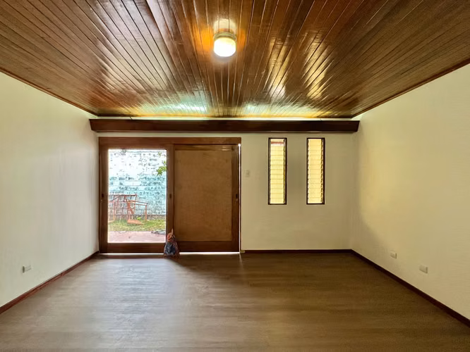 Casa en Urbanización Montealegre, Zapote/ Yoses Sur