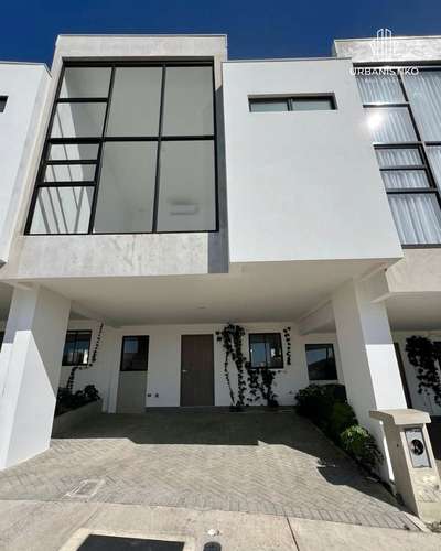 Oportunidad venta de town house Bali Guachipelin Escazú 3 habs + sala de tv patio 